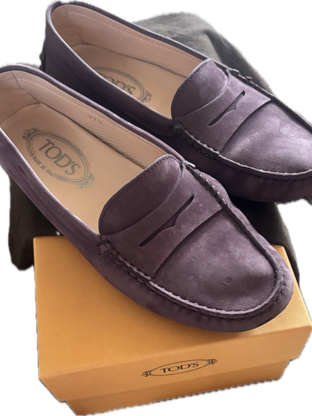 Tod’s Gommino Suede Penny.luxury driving shoe crafted from soft calfskin suede.